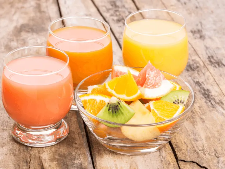 3-gyumolcsle-poharban-immunerosito-cvitamin-narancs-kiwi A legjobb természetes immunerősítő vitaminok és gyógynövények Immunrendszer 