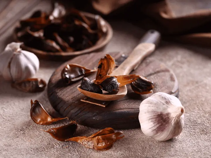 7-immunerosito-fekete-fokhagyma-gerezdek A legjobb természetes immunerősítő vitaminok és gyógynövények Immunrendszer 