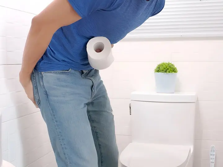 asian-man-has-belly-pain Székrekedés kezelése otthon, természetesen Emésztés 