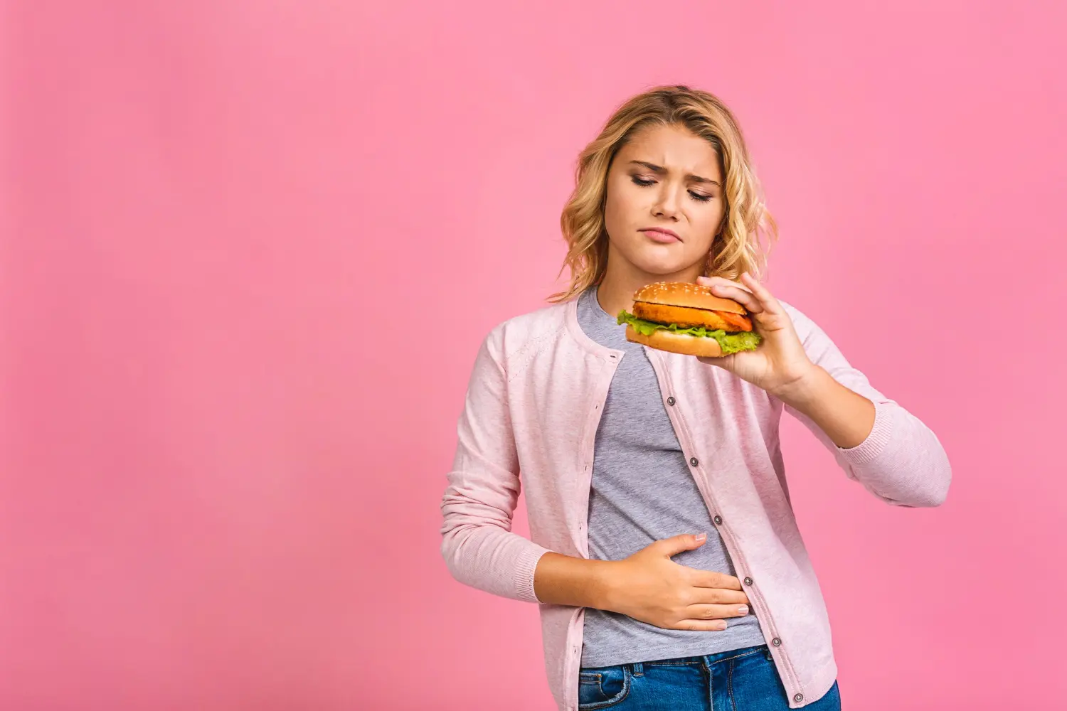 az-emesztoenzimek-segitenek Puffadás és ételintolerancia: Hogyan hoznak enyhülést az emésztőenzimek? Szupertápanyagok 