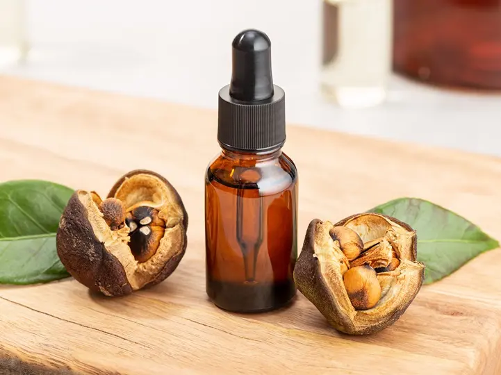 camellia-essential-oil-bottle-camellia-seeds-wooden-table-beauty-skin-care-wellness Szépülj argán olajjal! 4 jótékony hatás Szépség 