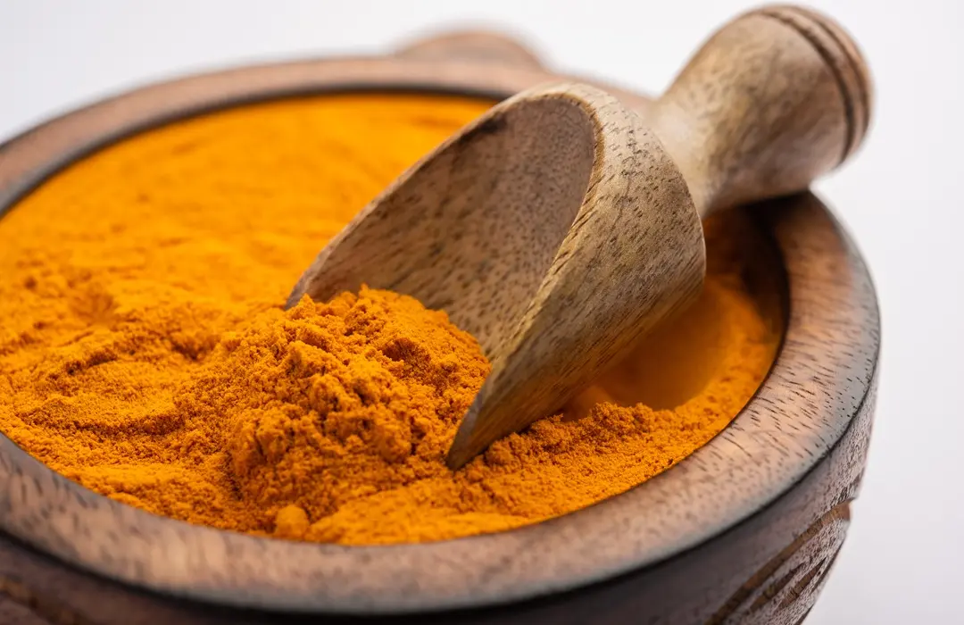 dry-turmeric-dust-haldi-powder-also-known-as-curcuma-longa-linn-selective-focus Kurkuma hatása kettes típusú cukorbetegségben Sejtvédelem 