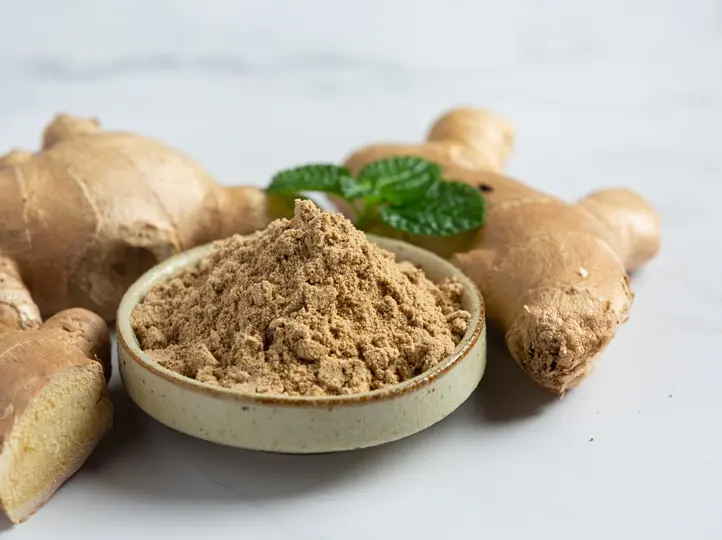 ginger-root-ginger-powder-table Adaptogén gyógynövények a stressz ellen Idegrendszer 