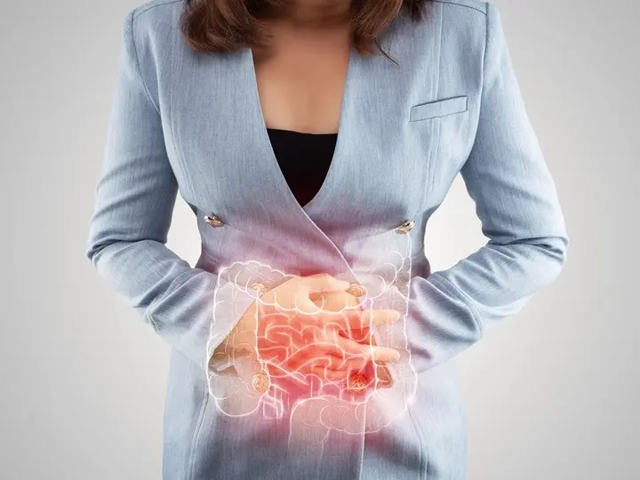 illustration-large-intestine-is-woman-s-body-business-woman-touching-belly-painful-suffering-from-enteritis-internal-organs-human-body-inflammator 5 tipp hasfájás ellen Emésztés 