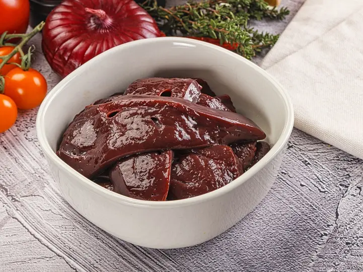 raw-beef-liver-slices-cooking Vashiány és menstruáció: Mit tehetsz ellene? Szupertápanyagok 