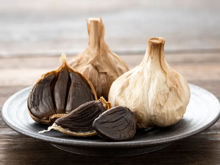 szerves-fermentalt-fekete-fokhagyma-szagtalan-vegan 5 terület, ahol segít a fermentált fekete fokhagyma! Emésztés 