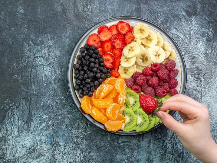 top-view-tasty-sliced-fruits-inside-plate-gray-background Utazási hasmenés megelőzése? Így készülhetsz fel! Emésztés 