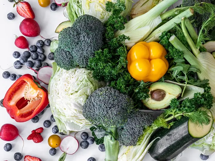vegetables-fruits-flat-lay-isolated-white-background Candida gomba kezelése házilag Emésztés 