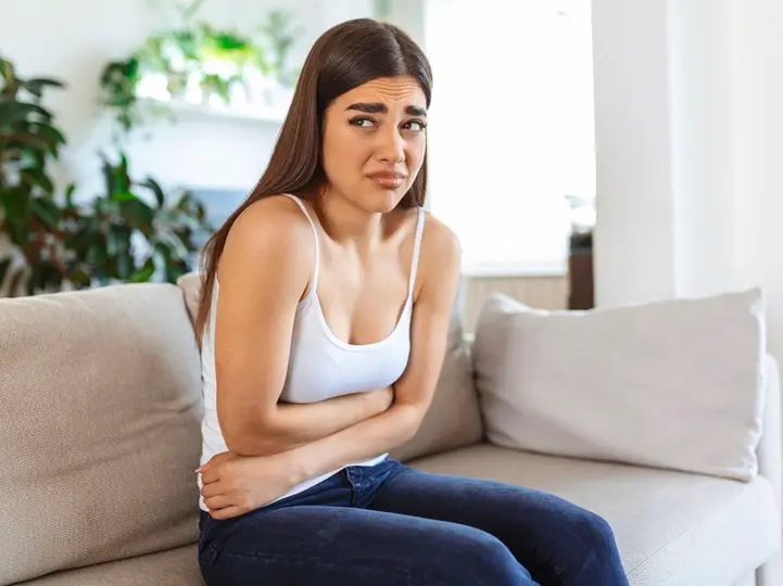 woman-painful-expression-holding-hands-against-belly-suffering-menstrual-period-pain-lying-sad-home-bed-having-tummy-cramp-female-health-concept PCOS diéta: Így étkezz, a hormonális egyensúlyért! Hormontámogatás 