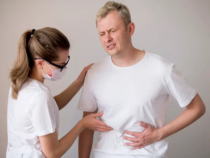 woman-wearing-mask-checking-man Epepangás természetes kezelése Emésztés 